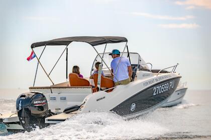 Location Bateau à moteur Quicksilver 605 Active Sundeck Pula