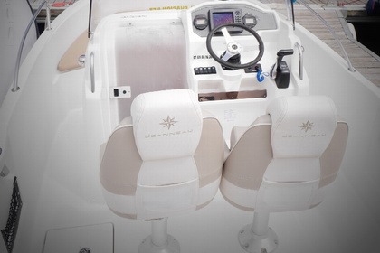 Location Bateau à moteur JEANNEAU CAP CAMARAT 6.5 La Baule-Escoublac