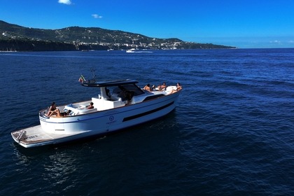 Hire Motorboat Apreamare gozzo 45 Sorrento