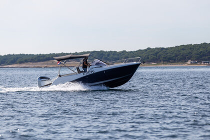 Rental Motorboat Jeanneau Cap Camarat 6.5 WA Pula