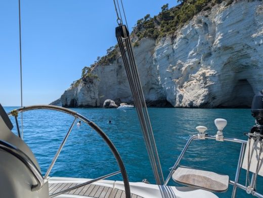 Vieste Sailboat BAVARIA 36 alt tag text