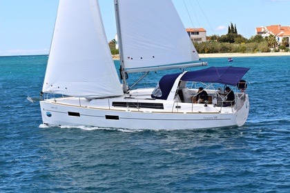 Location Voilier BENETEAU OCEANIS 38.1 BT Croatie