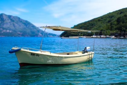 Hire Motorboat Elan Elan Pasara 510 Budva
