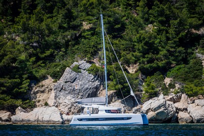 Charter Catamaran Catana Group Bali Catsmart OW - 3 cab. Brač