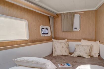 Charter Catamaran Lagoon Lagoon 400 S2 Volos
