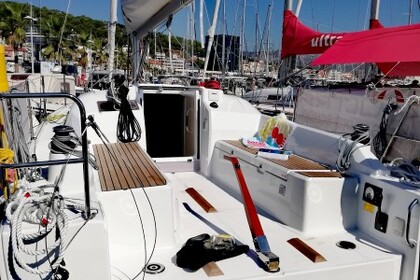 Hyra båt Segelbåt Bénéteau Oceanis 30.1 Pomer