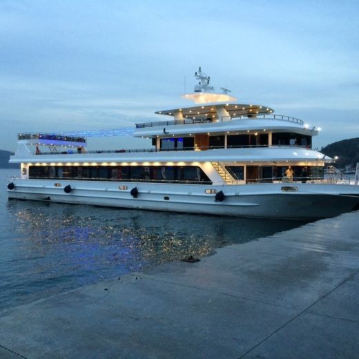 Charter 42M Superyacht With 320-350 People Capacity B4 42M Superyacht ...