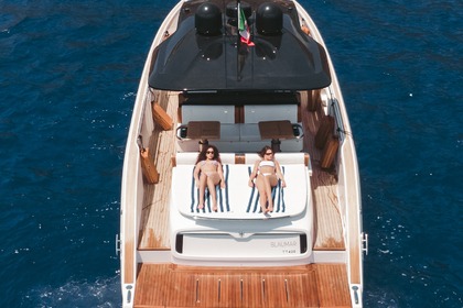 Hire Motorboat Invictus TT 420 Amalfi