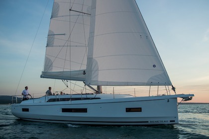 Hire Sailboat  Oceanis 40.1 (3 cab) Zadar