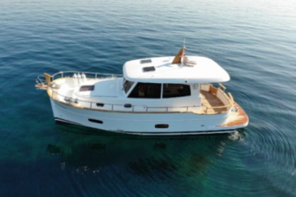 Location Bateau à moteur SASGA MENORQUIN 34 HT Hyères