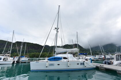 Charter Catamaran LAGOON 380 Eden Island, Seychelles
