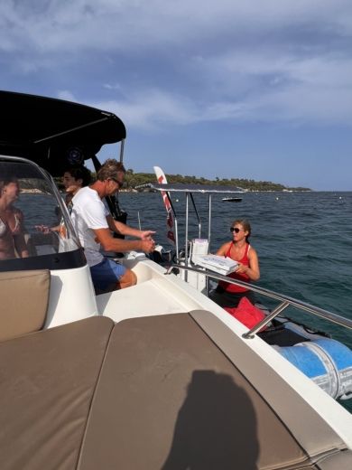 Cannes Motorboat Navan S30 alt tag text