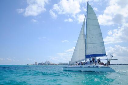 Rental Catamaran Wild Cat 2001 Costa Mujeres