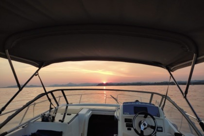 Location Bateau à moteur Jeanneau leader 8 Bormes-les-Mimosas