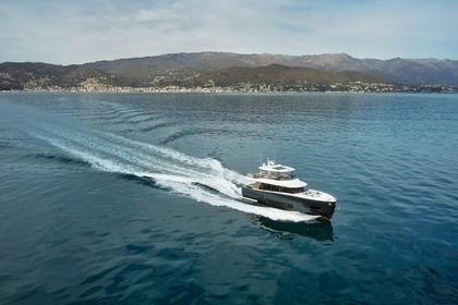 Hire Motor yacht Azimut Magellano 66 Cannigione