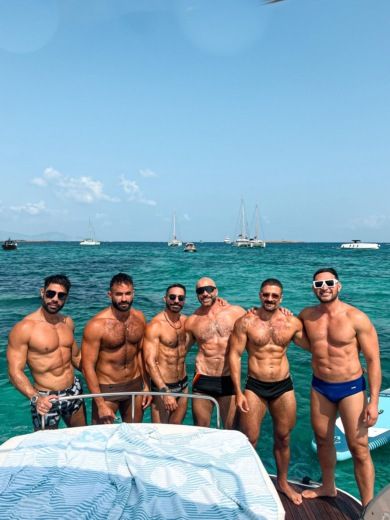 Ibiza Motorboat Sunseeker Comanche alt tag text