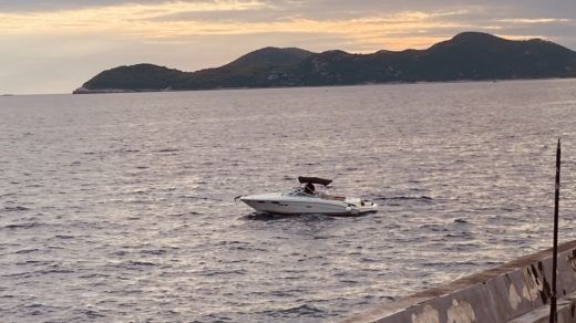 Dubrovnik Motorboat Sea Ray Sunsport 240 alt tag text