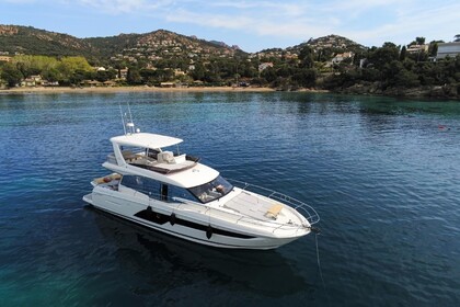 Rental Motor yacht Prestige Prestige 590 Saint-Raphaël