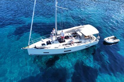 Charter Sailboat Dufour Dufour 390 Bormes-les-Mimosas