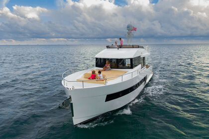 Rental Motor yacht Sundeck Yacht Sundeck 580 Sorrento