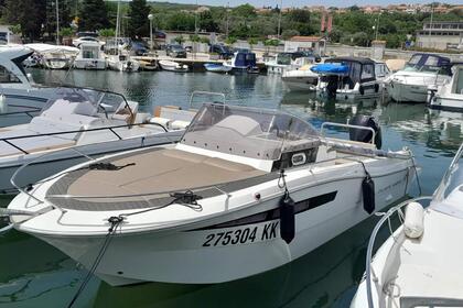 Hire Motorboat Atlantic 730 Sun Cruiser Punat