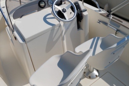 Location Bateau à moteur Jeanneau CAP CAMARAT Narbonne Plage