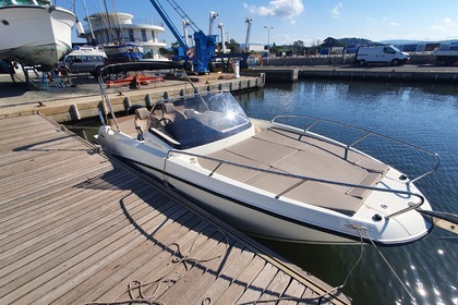 Location Bateau à moteur QUICKSILVER Sundeck 675 Hyères