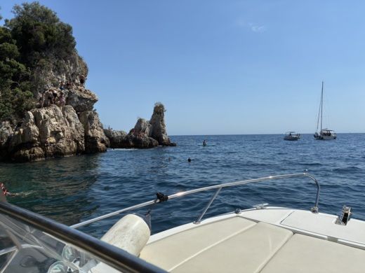 Antibes Motorboat Beneteau Flyer 7 sundeck alt tag text