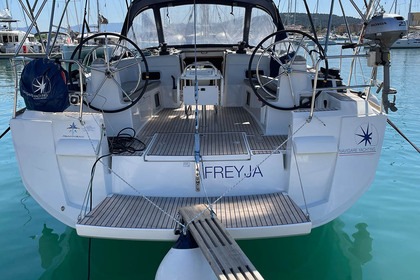 Hire Sailboat JEANNEAU SUN ODYSSEY 519 Trogir