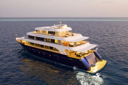 Charter Motor yacht Custom made Custom Made 142 Male