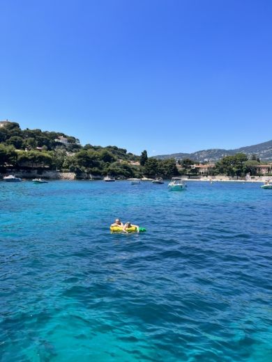 Nice Motorboat Four Winns Vista 268 alt tag text