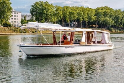 Charter Motorboat RIVA RIVER CRUISER Paris