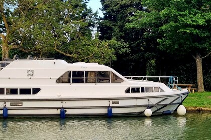 Charter Houseboat le boat classique Carcassonne