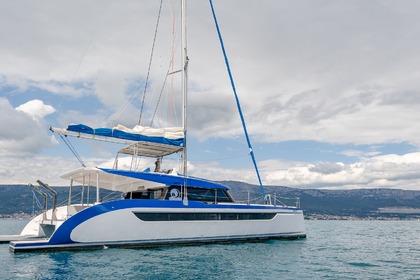 Charter Catamaran Luna 49 Split