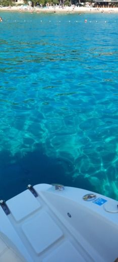 Split Motorboat Arrow Abaris 23 alt tag text