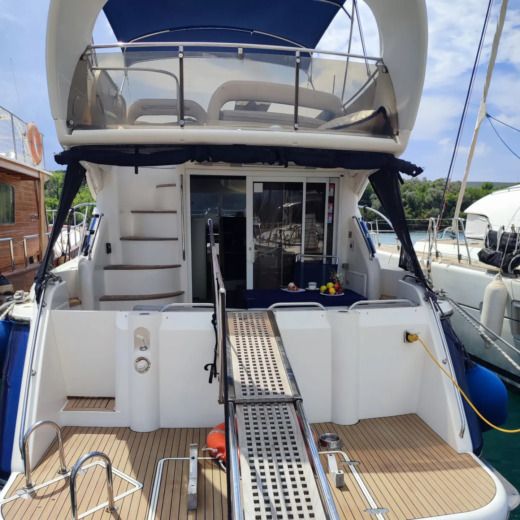 Motorboat Fairline Phantom 42 boat plan