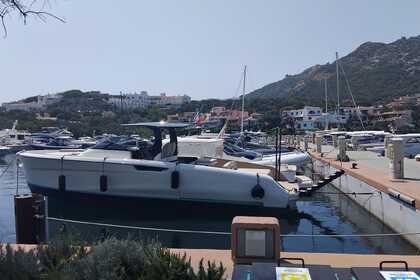 Miete Motorboot Bellini Yacht Astor 36 Porto Cervo