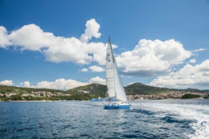 Hire Sailboat Justin Ten Hvar
