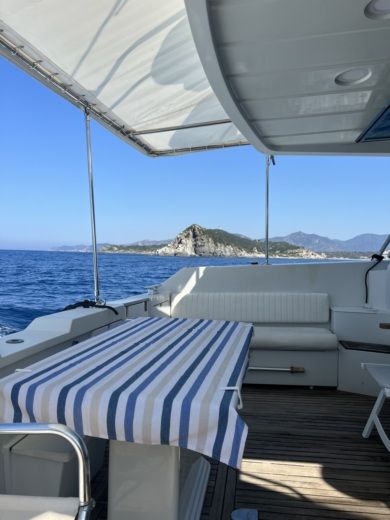 Crabonaxa Motorboat Mochi Craft 46 fly alt tag text