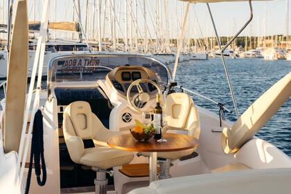 Hire Motorboat Sessa Keylargo 24 Biograd na Moru