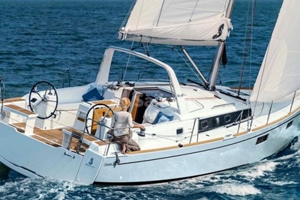 Location Voilier Beneteau Oceanis 38.1 La Trinité-sur-Mer