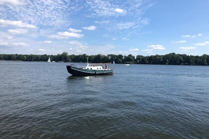 Charter Motorboat Classic Yacht Zeeschouw Berlin