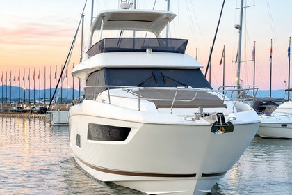Location Yacht Jeanneau Prestige 680 Hyères