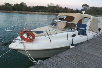 Rental Motorboat Mano Marine 22.50 cabin Venice