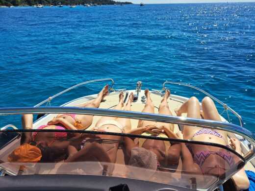 Antibes Motorboat Beneteau flyer 6.6 sundeck alt tag text