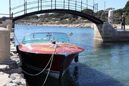 Verhuur Motorboot RIVA Ariston Sainte-Maxime