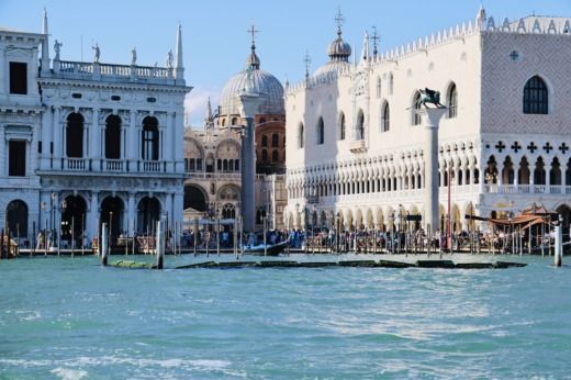 Venezia Motorboat Colombo Super indios 24 alt tag text