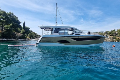 Charter Motor yacht Sealine Sealine C390 Brač