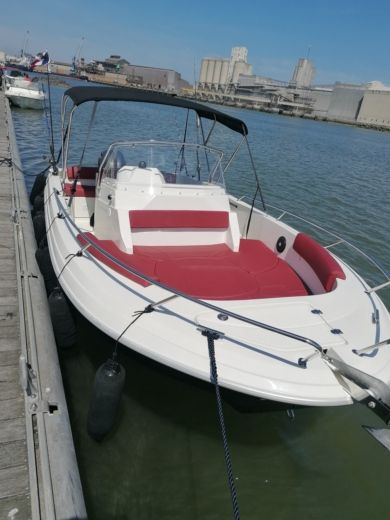 Motorboat Pacific Craft Open 670 Plattegrond van de boot