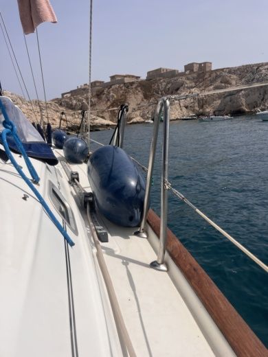 Marsella Sailboat BENETEAU Oceanis 41 alt tag text